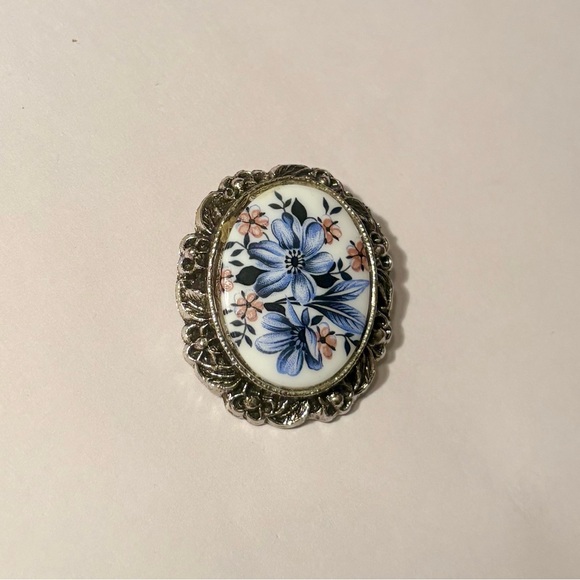 Vintage Blue & Pink Flowers Painted on Oval White Porcelain Brooch Pin Pendant - Picture 2 of 3